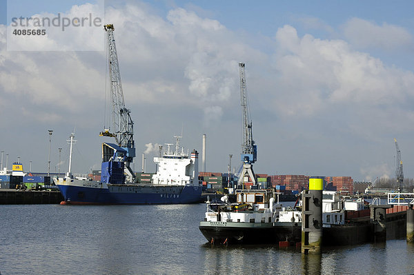 Rotterdam Provinz Süd-Holland Niederlande an einem Seehafen Hafen