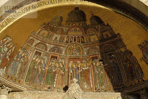 San Marco Markuskirche Details Mosaik in der Apsis an der Westfassade Venedig Italien