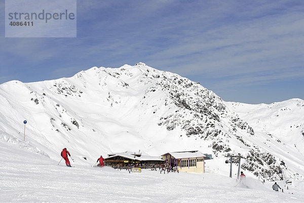 Hochfügen im Zillertal Skigebiet Skipiste Tirol Österreich Lamarkalm
