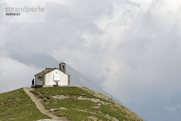 Gran Paradiso Nationalpark zwischen Piemont und Aostatal Italien Grajische Alpen chiesa Kirche Madonna della Neve am Lago di Serru Valle di Locana auf dem Weg zum Colle di Nivolet