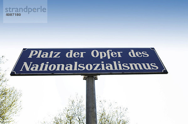 Schild am Platz der Opfer des Nationalsozialismus  München  Bayern  Deutschland