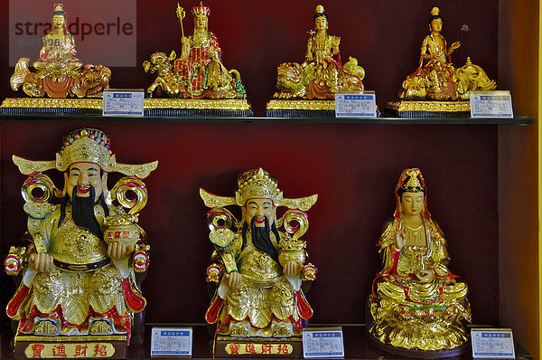 Souvenirladen an der Statue von Samantabhadra  Mount Emei bei Chengdu  China  Asien