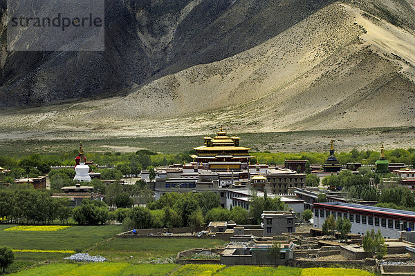 Kloster Samye mit vier Stupas bei Lhasa  Tibet  Asien