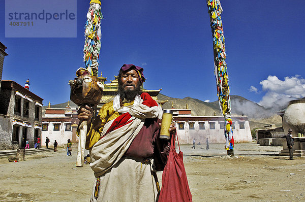 Pilger  Kloster Samye bei Lhasa  Tibet  Asien