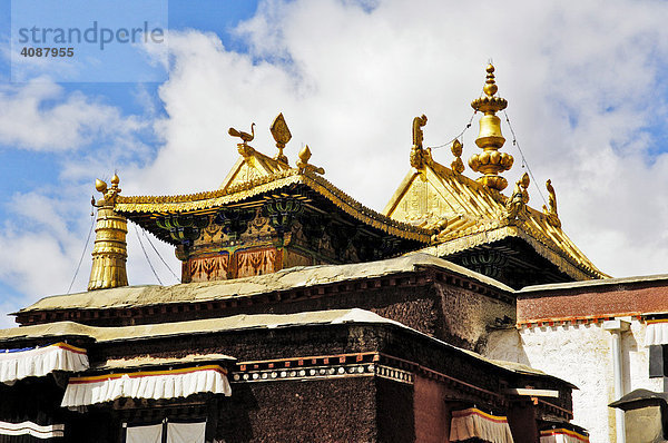 Dächer und goldene Türmchen  Jamkhang Chenmo Kloster  Tashilhunpo  Tibet  Asien