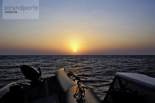 Sonnenuntergang  vom Tauchboot aus  Rotes Meer  Ägypten
