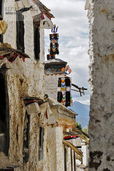 Fenster in enger Gasse  Pälkhor Chöde Kloster in Gyantse  Tibet