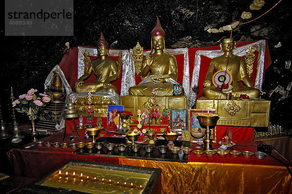 Kultfiguren  Tashidor Höhlenkloster am Nam-Tsho-See  Tibet  Asien