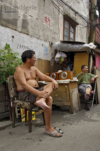 In der Altstadt  Straßenszene  Straßenhändler  Shanghai  China  Asien