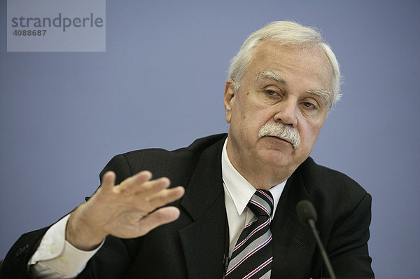 Johannes LUDEWIG  Vorsitzender Nationaler Normenkontrollrat  in der Bundespressekonferenz. DEUTSCHLAND  BERLIN.