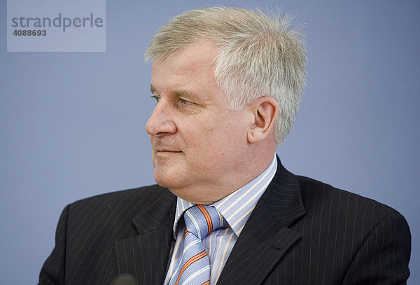 Horst SEEHOFER ( CSU )  Bundesminister für Ernährung  Landwirtschaft und Verbraucherschutz  in der Bundespressekonferenz. DEUTSCHLAND  BERLIN.