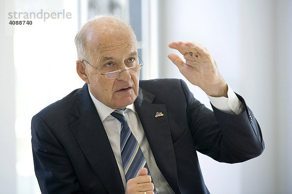 Prof. Götz W. WERNER  Gründer und Vorsitzender der Geschäftsführung dm-drogerie markt  im Rahmen der Jahrespressekonferenz  DEUTSCHLAND  BERLIN.