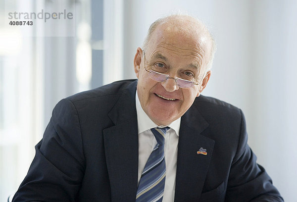 Prof. Götz W. WERNER  Gründer und Vorsitzender der Geschäftsführung dm-drogerie markt  im Rahmen der Jahrespressekonferenz  DEUTSCHLAND  BERLIN.