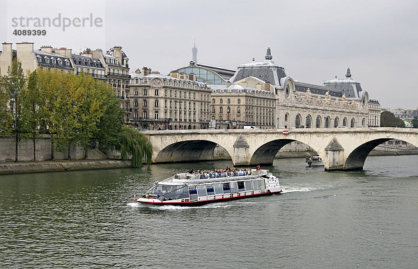 La Seine Musee d'Orsay Bootsfahrt Paris Frankreich