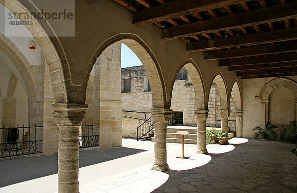 Kreuzgang der Klosterkirche Timiou Stavrou  Omodos  Zypern