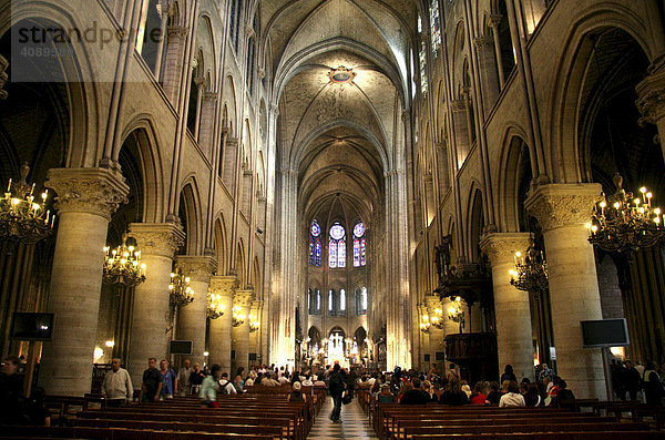 Innenaufnahme  Notre Dame de Paris  Paris  Frankreich