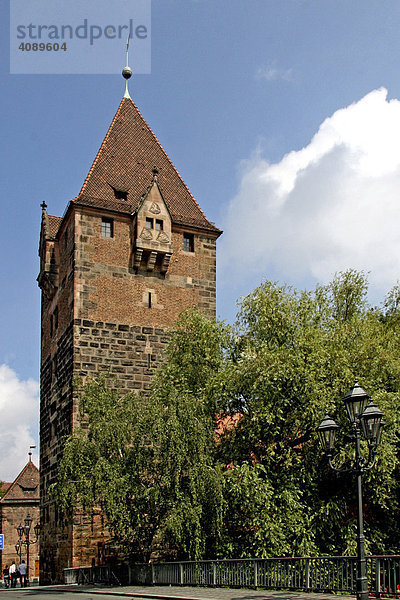 Schuldturm  Männereisen  1323 errichtet unter Baumeister Conrad Stromer  Nürnberg  Mittelfranken  Bayern  Deutschland  Europa