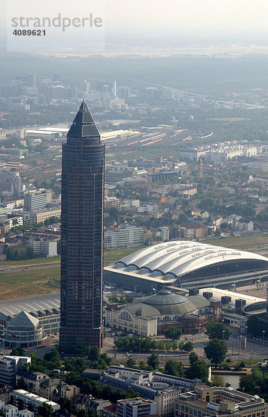 DEU  Deutschland Skyline Frankfurt aus der Luft von Westen  Messeturm  Messehalle 3