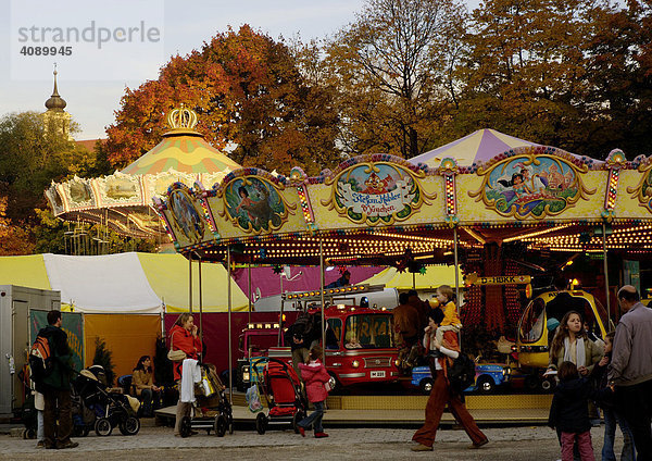Karussell auf der Auer Dult  Jahrmarkt  München