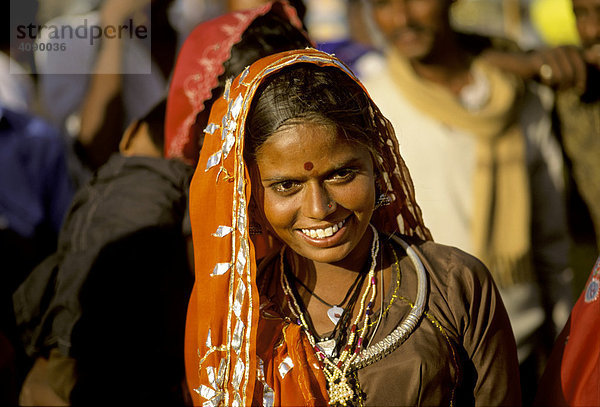 Portrait einer jungen Frau  Pushkar  Rajasthan  Indien