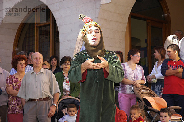 Narr auf einem Strassenfest  Callosa  Altea  Costa Blanca  Spanien