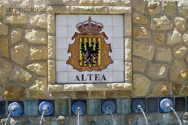 Brunnen in Polop  Costa Blanca  Spanien  azulejos