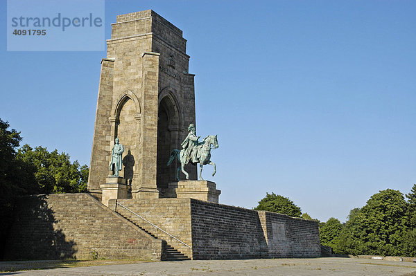 Kaiser-Wilhelm-Denkmal auf der Hohensyburg  Dortmund  Ruhrgebiet  NRW  Nordrhein Westfalen  Deutschland  Reiterdenkmal  Nationaldenkmal  Kulturgeschichte