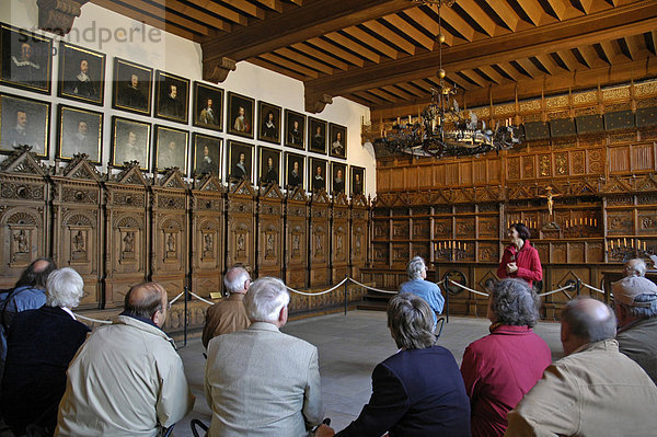 Besuchergruppe  Friedenssaal im Rathaus  Münster  NRW  Nordrhein Westfalen  Deutschland