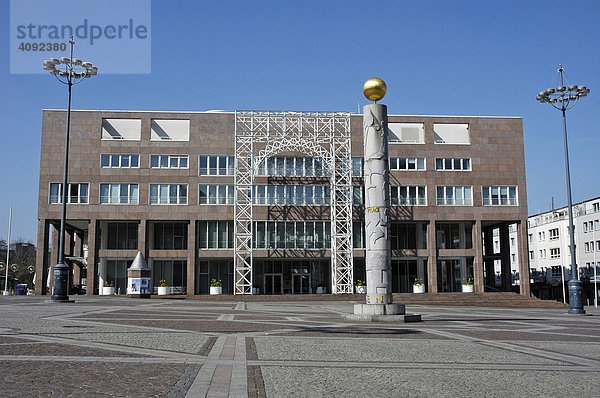 Neues Rathaus  Friedenssäule  Friedensplatz  Dortmund  NRW  Nordrhein Westfalen  Deutschland