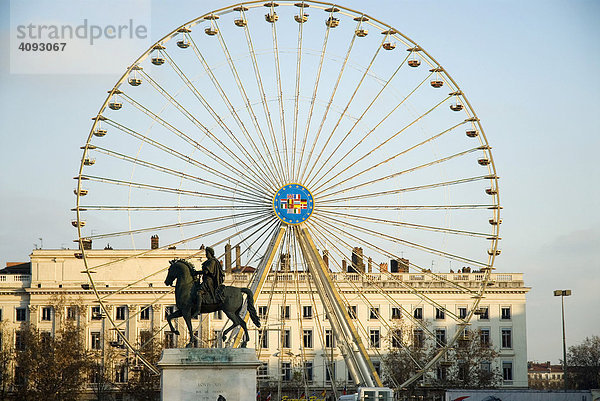Denkmal von Louis XIV  Riesenrad  am Place Bellecour  Lyon  Frankreich