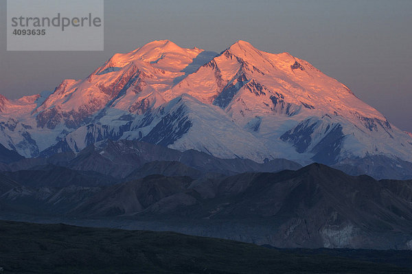 Sonnenaufgang am Mount McKinley   Nodamerikas höchstem Berg Denali Nationalpark Alaska USA