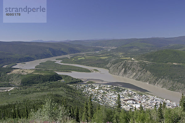 Blick auf Dawson und dem Fluß Yukon YukonTerritory Kanada