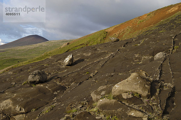 Formationen aus Tuff am Fuße des Berges Horn Berserkjahraun Stykkisholmur SnÊfellsnes Halbinsel Island