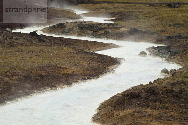 Kochender Bach Abwasser des Kraftwerkes Vulkangebiet der Krafla M_vatn Nordisland Island