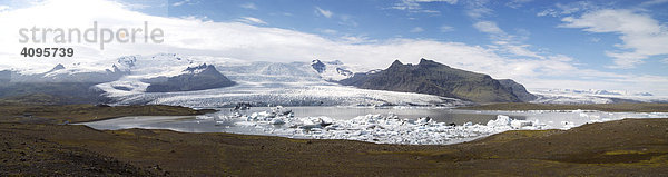 Der Gletschersee Brei_arlon im Hintergrund teil des Vatnajökull Südküste Island