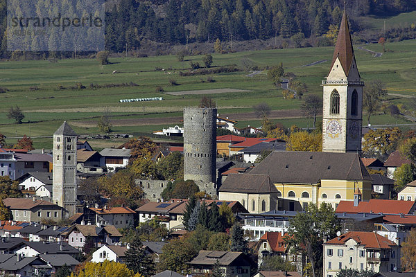 Blick vom Tartscher Bichl auf Mals  Tartsch  Oberer Vinschgau  Südtirol  Italien