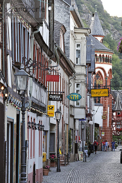 Gasse mit alten Häusern  Bacharach am Rhein  Rheinland-Pfalz  Deutschland