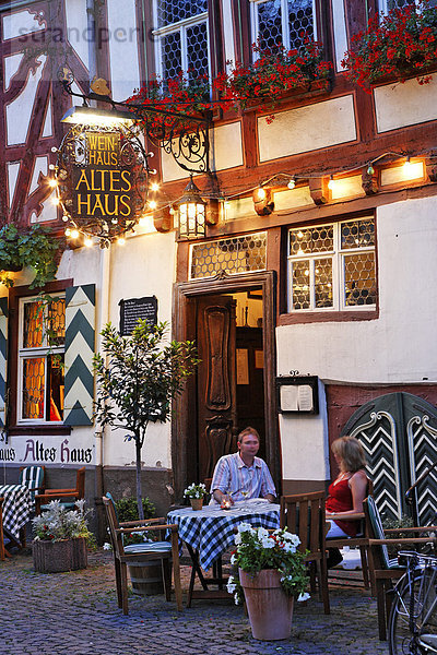Gemütliches Restaurant genannt Altes Haus  Bacharach am Rhein  Rheinland-Pfalz  Deutschland