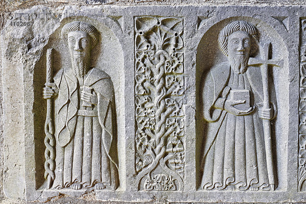 Steinreliefs an einem Sarkophag in der Zisterzienser Abtei von Jerpoint  Thomastown  Kilkenny  Irland