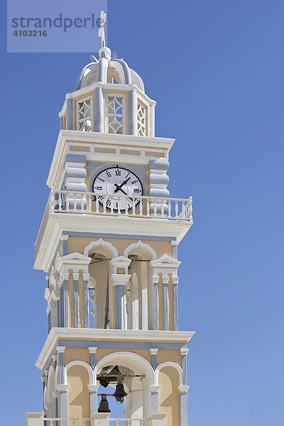 Turm mit Uhr der Kirche Ag Ioannis Baptistis  Thira  Santorin  Griechenland