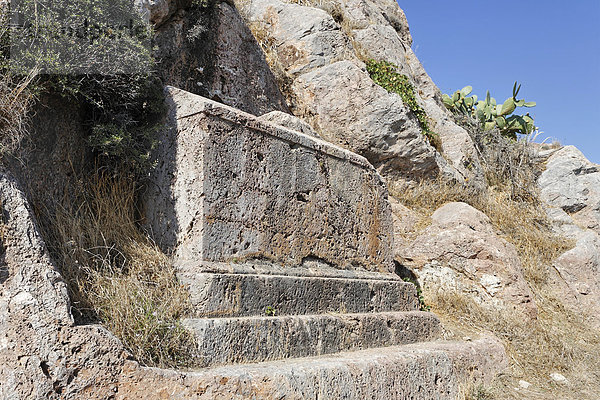 Felsengrab am Kavos Exomitis aus dem 5 Jahrhundert vor Christus  Vlichada  Santorin  Griechenland
