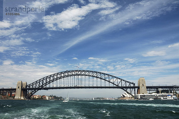 Sydney Harbour Bay und Harbour Bridge  Sydney  New South Wales  Australien