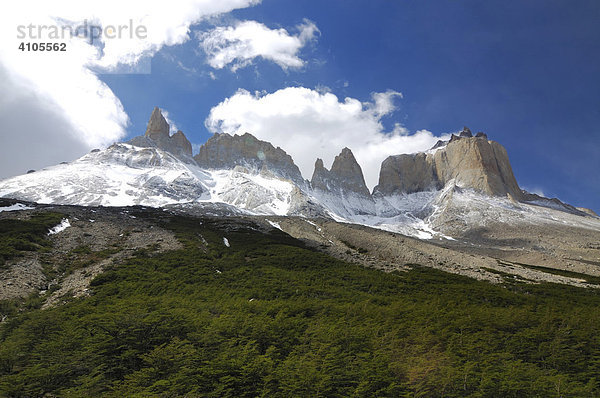 Cuernos del Paine vom Valle del Frances aus gesehen  Nationalpark Torres del Paine  Patagonien  Chile