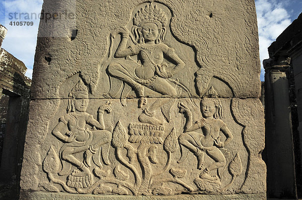 Relief mit Tänzern  Bayon Tempel  Angkor Wat  Kambodscha