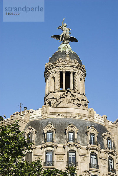 Turm am Gebäude Edificio Fénix  Stadtteil Eixample  Barcelona  Spanien  Europa