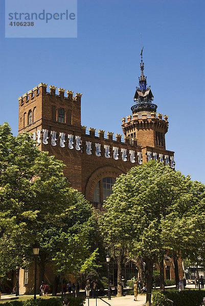 Gebäude Castillo Tres Dragones  Sitz des zoologischen Museums im Parc de la Ciutadella  Barcelona  Spanien  Europa