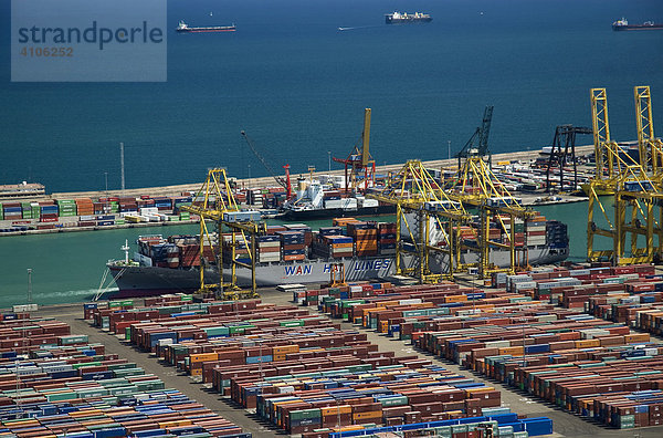 Containerhafen von Barcelona  Spanien  Europa