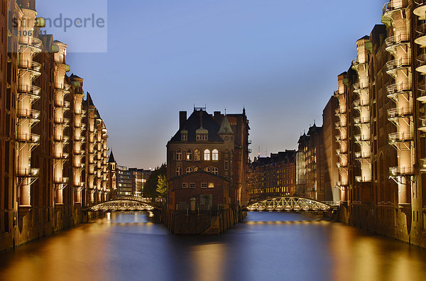 Das Wasserschlösschen in der Speicherstadt von Hamburg  Deutschland