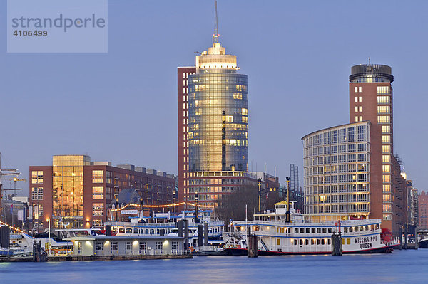 Das moderne Bürogebäude Hanseatic Trade Center an der Kehrwiederspitze in Hamburg  Deutschland