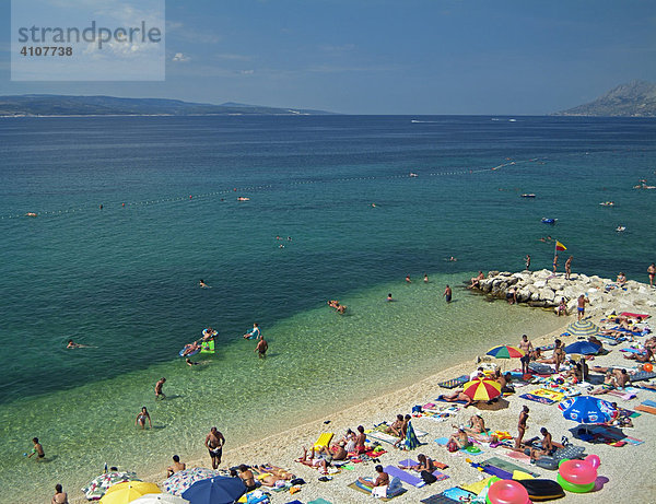 Urlauber an Adria Strand  Baska Voda  Split-Dalmatien  Kroatien  Europa